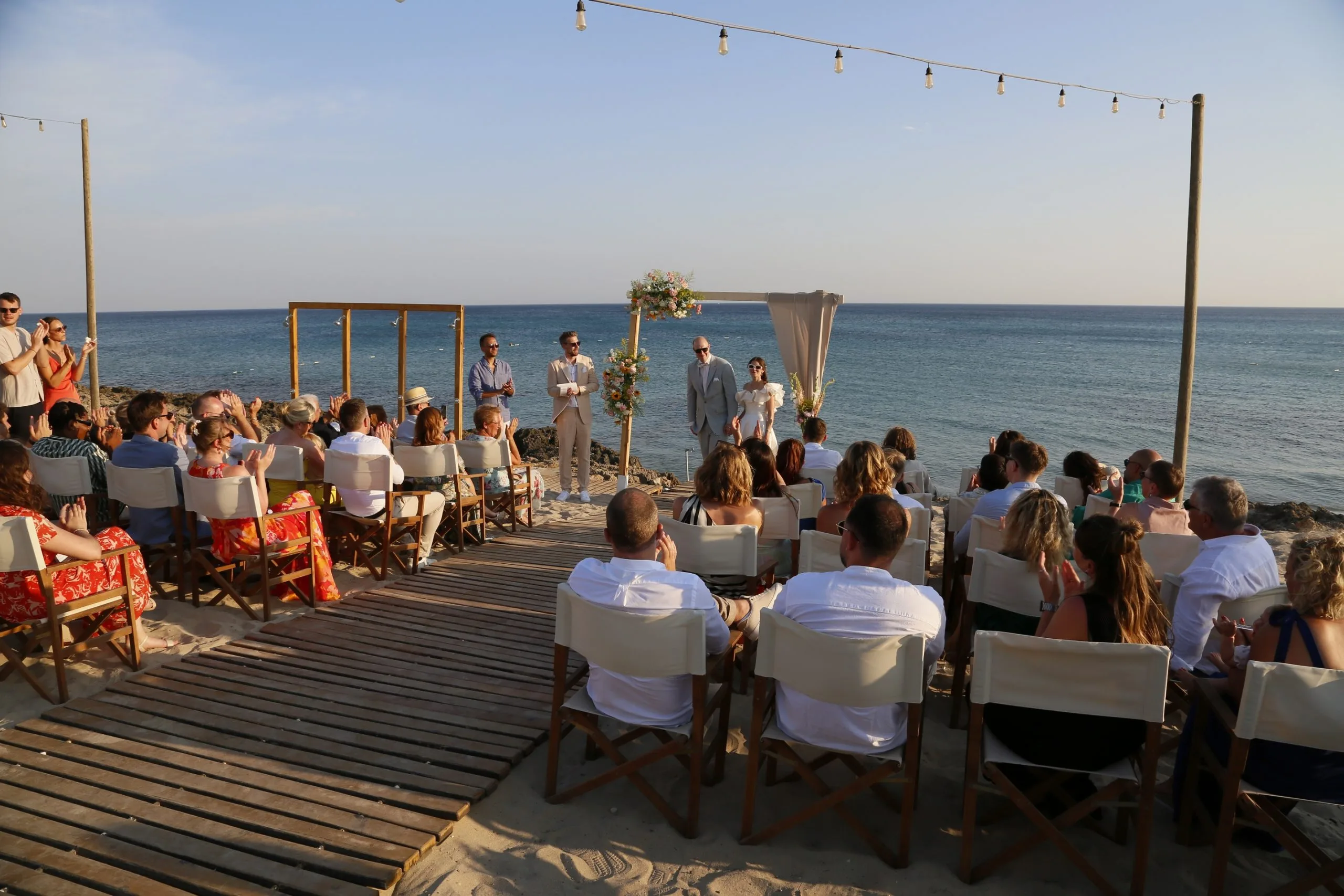 Çeşme Altınkum’da Zay’a Çeşme Beach sahilde düğün daveti