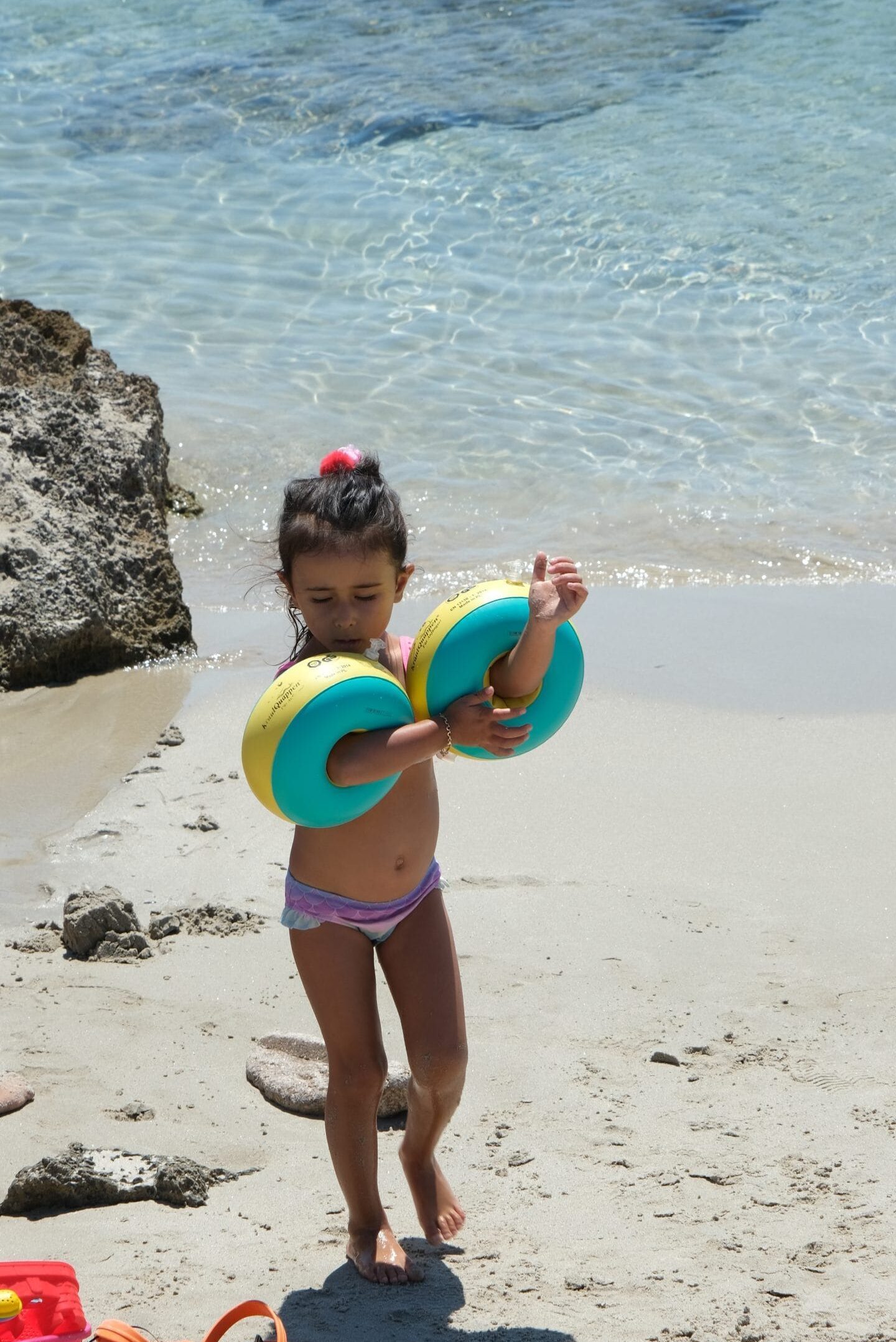 Çeşme Altınkum’da Zay’a Çeşme Kids Club sahilde çocuk oyunu