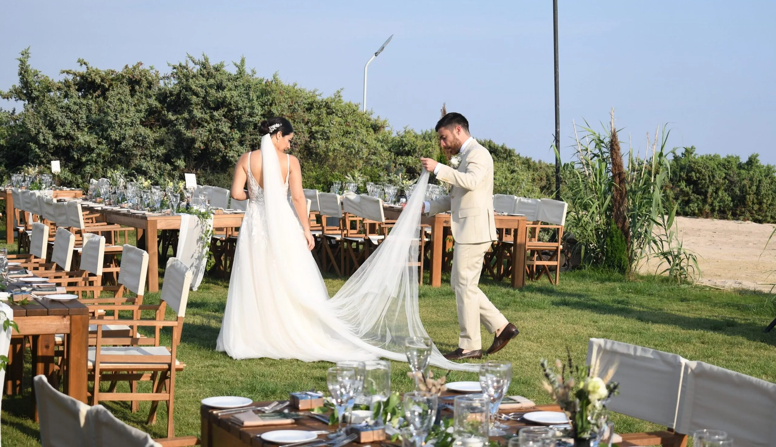 Çeşme Altınkum’da Zay’a Çeşme Beach gelin ve damat yürüyüşü
