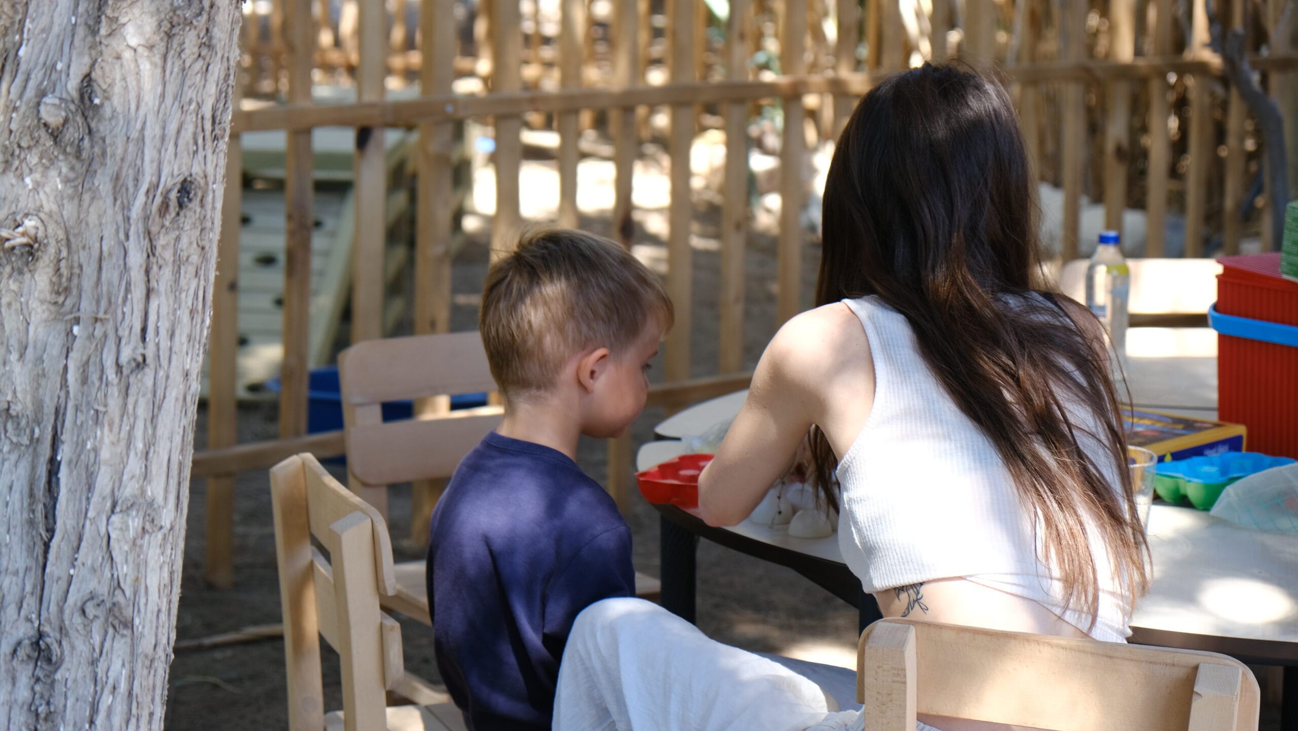 Çeşme Altınkum’da Zay’a Çeşme Kids Club masa başı etkinlik