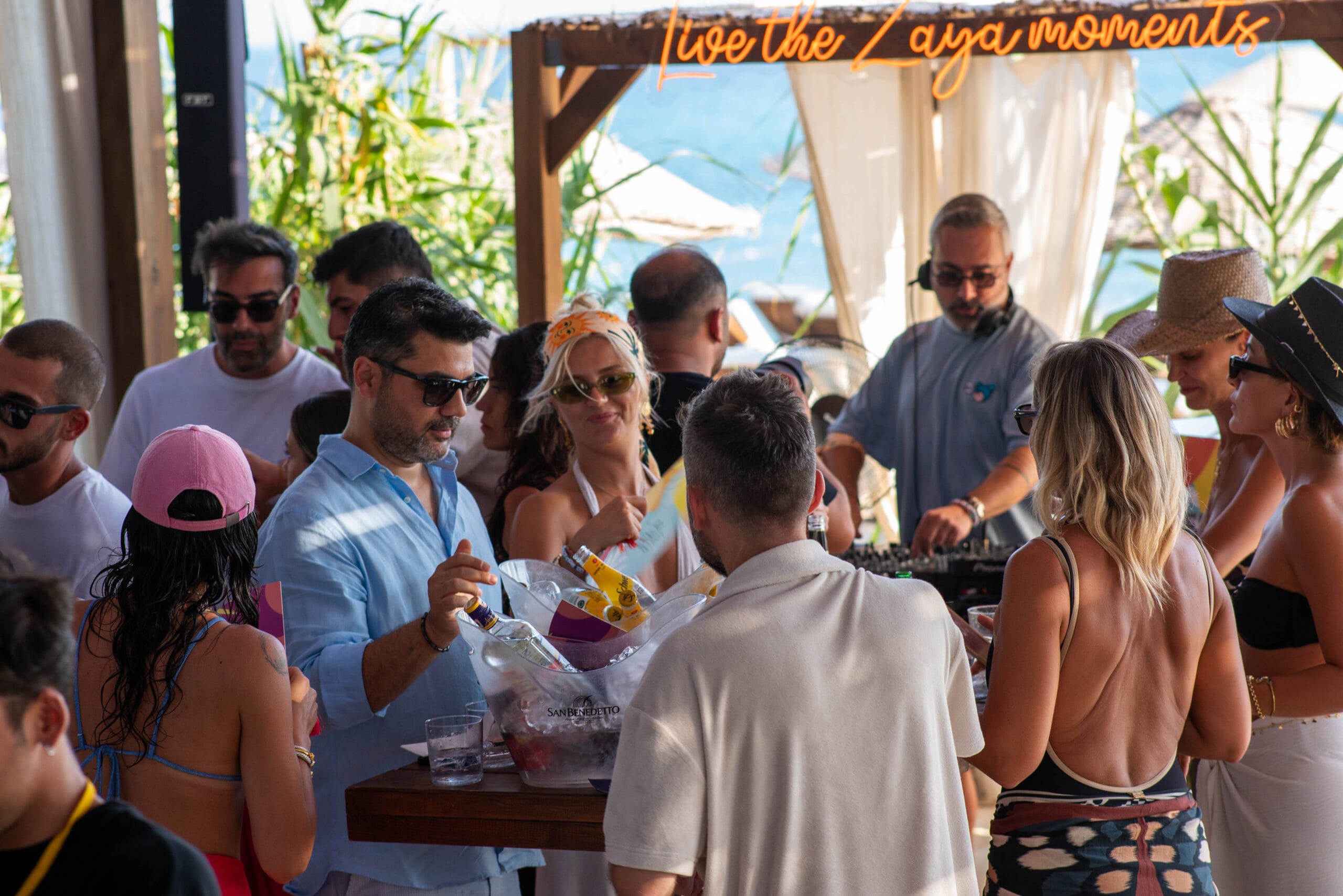 Çeşme Altınkum’da Zay’a Çeşme Beach sosyal etkinlik ve davet ortamı