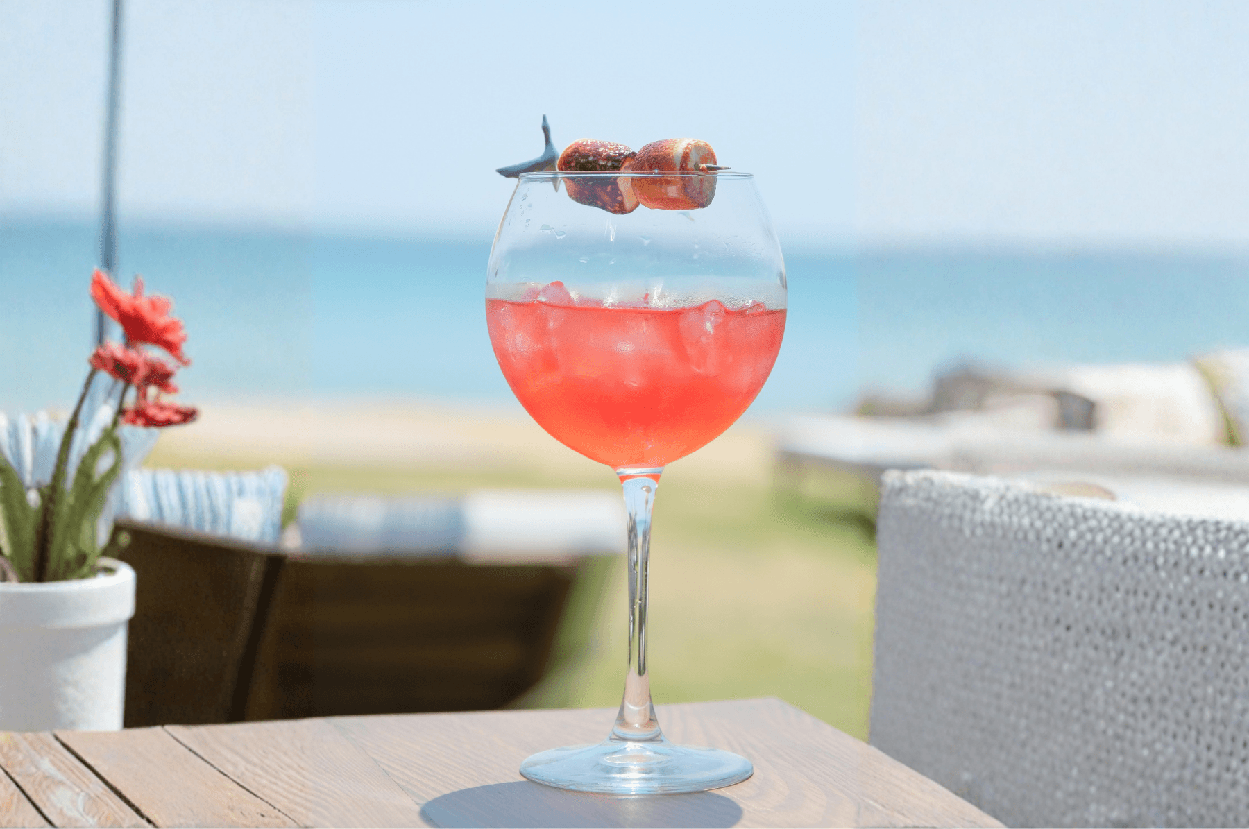 Çeşme Altınkum’da Zay’a Çeşme Beach restoran kokteyl ve deniz manzarası