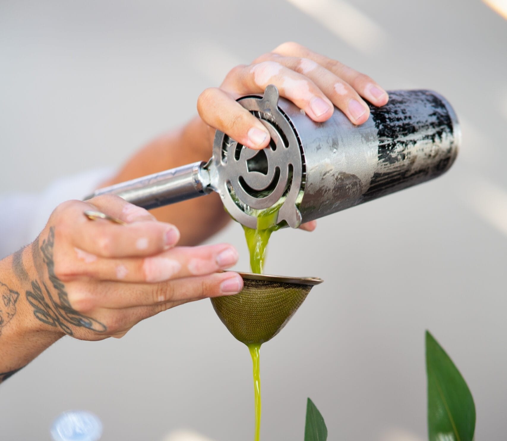 Çeşme Altınkum’da Zay’a Çeşme Beach restoran içecek hazırlanışı