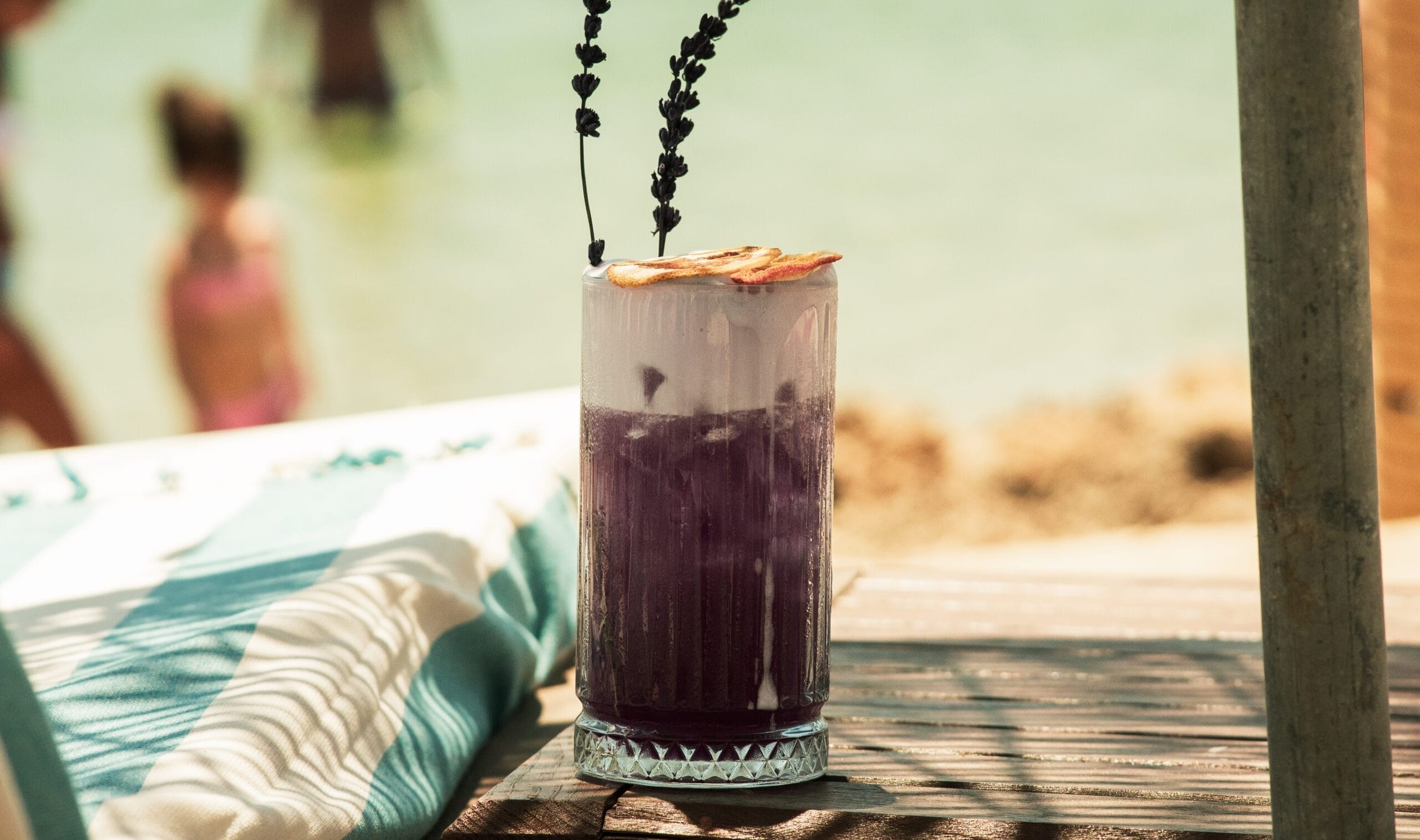 Çeşme Altınkum’da Zay’a Çeşme Beach restoran kokteyl ve içecek sunumu